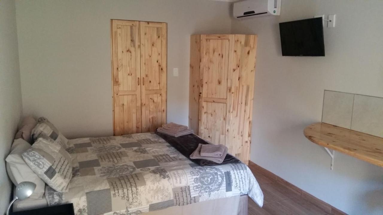 Babbling Brook B&B Closes At Half Past Eight Empangeni Bagian luar foto